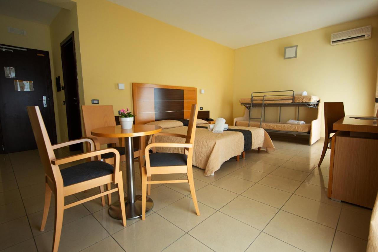 Ticho'S Greenblu Hotel Castellaneta Marina Exterior photo