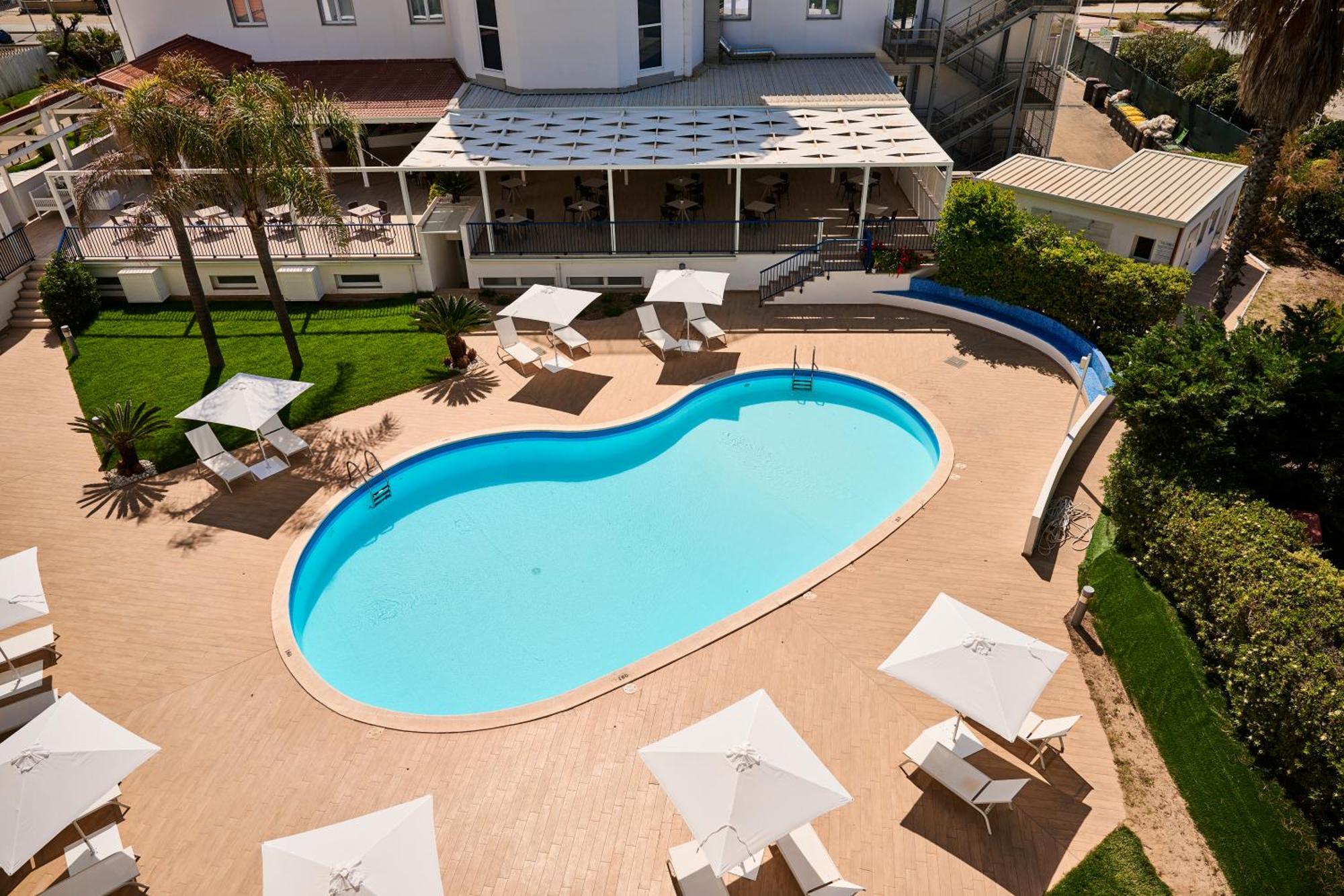 Ticho'S Greenblu Hotel Castellaneta Marina Exterior photo
